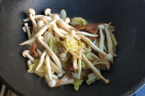娃娃菜海鲜菇丸子汤的做法图解11