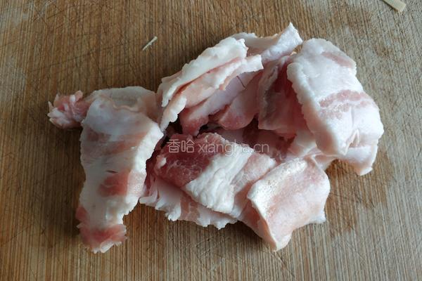 娃娃菜五花肉炖干豆腐的做法图解2
