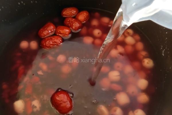 紫薯黑米莲子粥的做法图解5