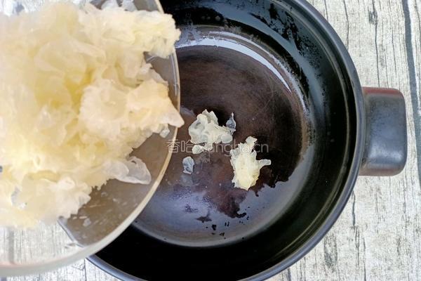 枸杞马蹄玉米糖水的做法图解2
