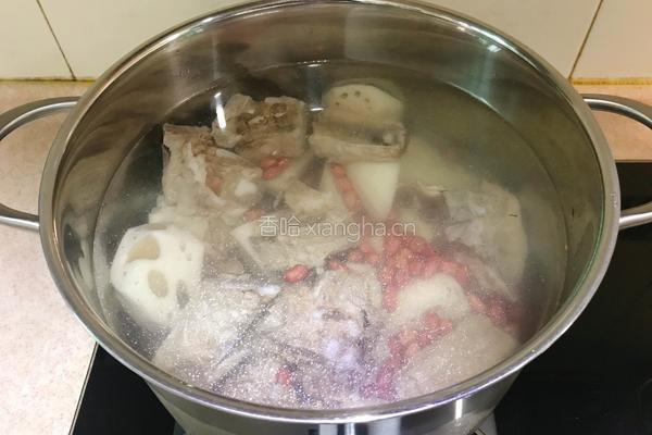 花生莲藕排骨汤的做法图解7
