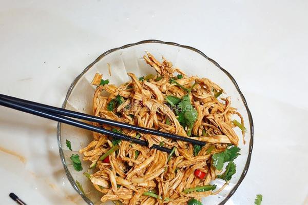 手撕鸡胸肉的做法图解3
