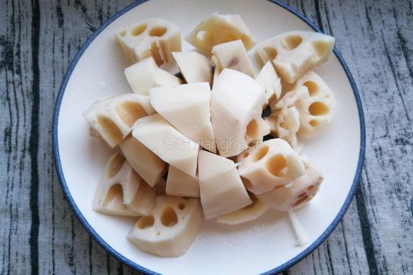 莲藕鸭腿煲的做法图解3