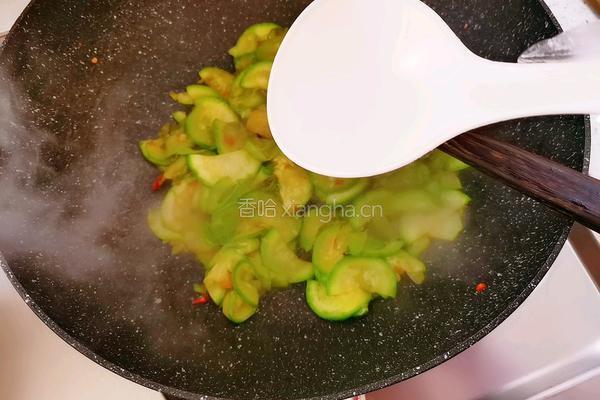 剁椒炒西葫芦的做法图解6