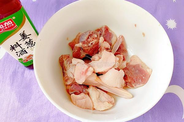 大脚菌山药鸭肉汤的做法图解5