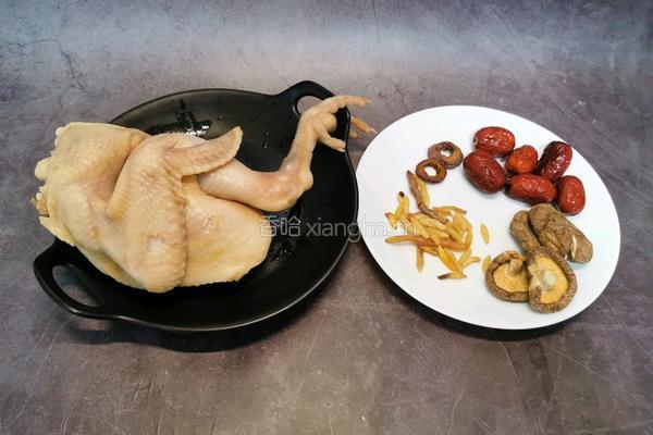 麦冬香菇炖鸡汤的做法图解1