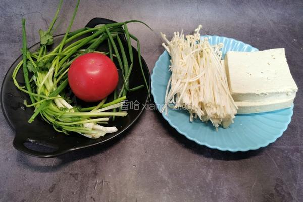 番茄豆腐汤的做法图解1