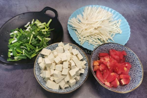 番茄豆腐汤的做法图解2