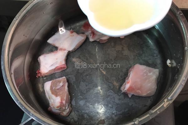 雪莲花炖排骨的做法图解3