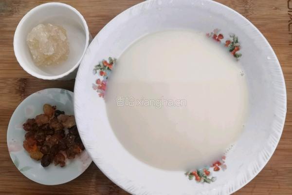 椰奶桃胶的做法图解1