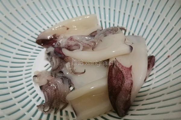 爆炒小鱿鱼的做法图解1