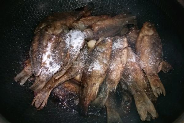 黄豆焖小酥鱼的做法图解9