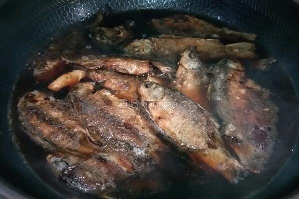 黄豆焖小酥鱼的做法图解11