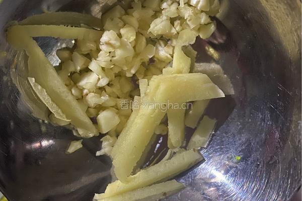 青椒炒胡萝卜丝的做法图解3