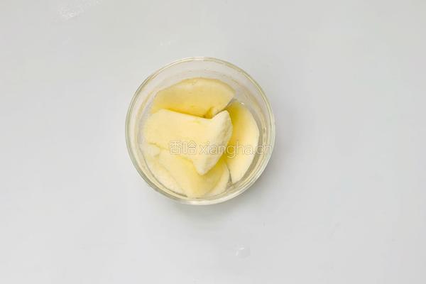宝宝辅食：苹果泥6M+的做法图解3