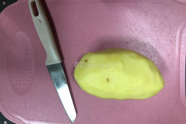 香煎土豆香肠块的做法图解1