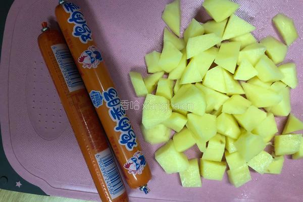 香煎土豆香肠块的做法图解3