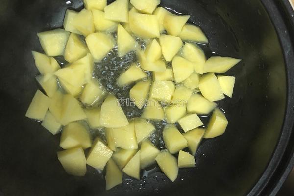 香煎土豆香肠块的做法图解7