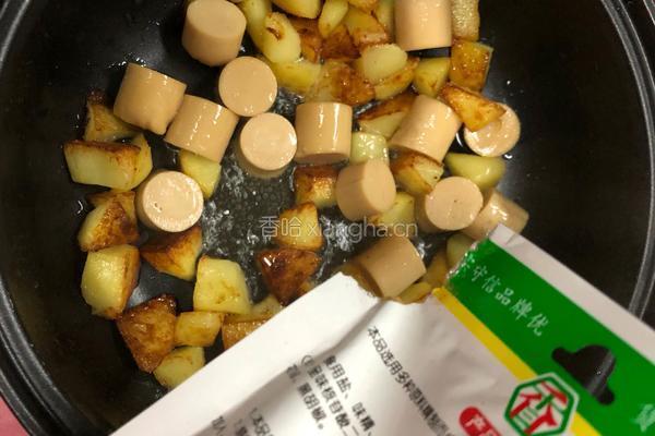 香煎土豆香肠块的做法图解10