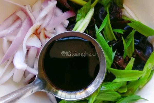 木耳拌洋葱的做法图解5