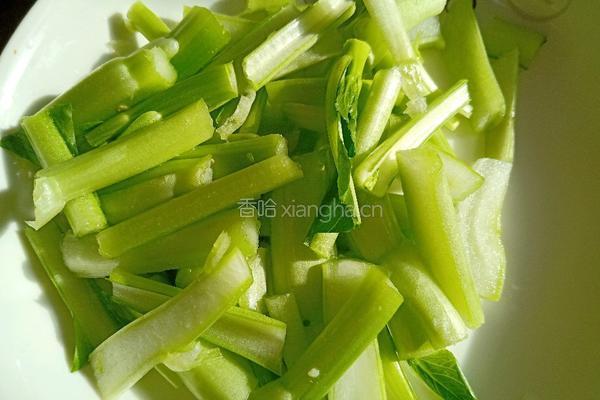 滑蛋虾仁配白灼菜芯的做法图解3