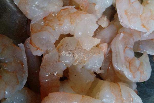 滑蛋虾仁配白灼菜芯的做法图解6