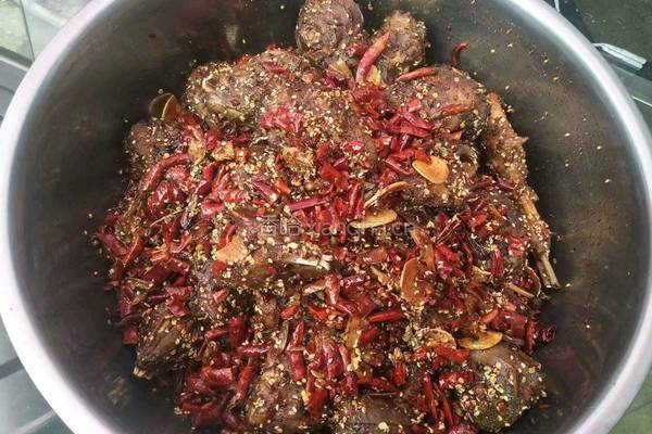 香辣兔头的做法图解3