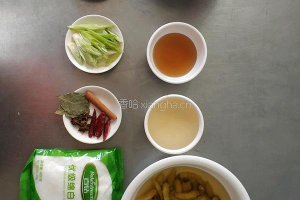 泡椒猪皮的做法图解1