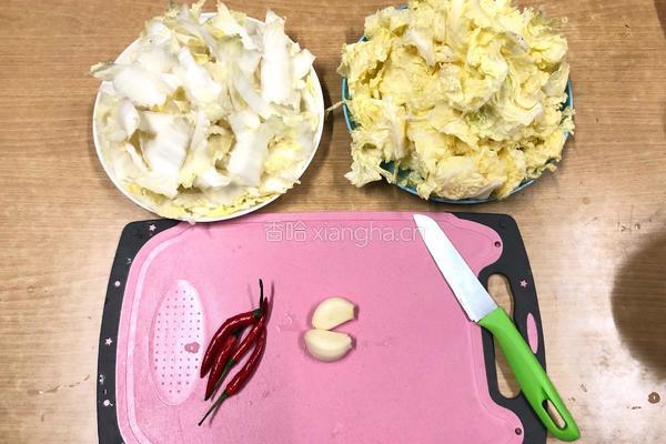 醋溜白菜的做法图解1