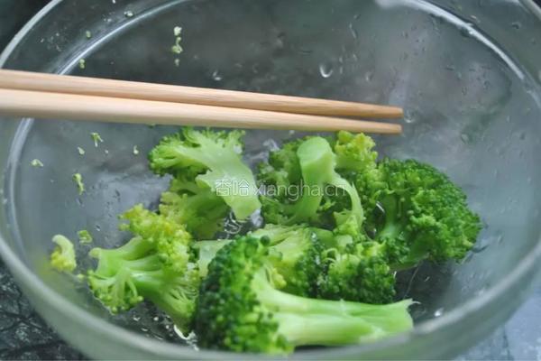 香肠煲仔饭的做法图解3