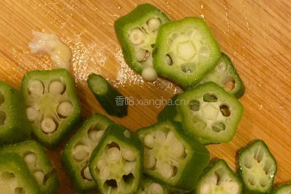 番茄鸡肉秋葵厚蛋烧的做法图解3