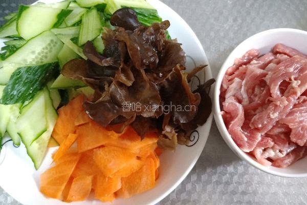 猪肉炒杂蔬的做法图解1