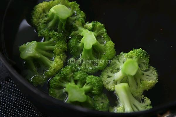 西兰花浓汤的做法图解2