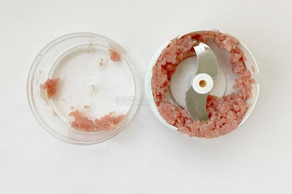 1周以上宝宝辅食：牛肉五彩疙瘩汤的做法图解2