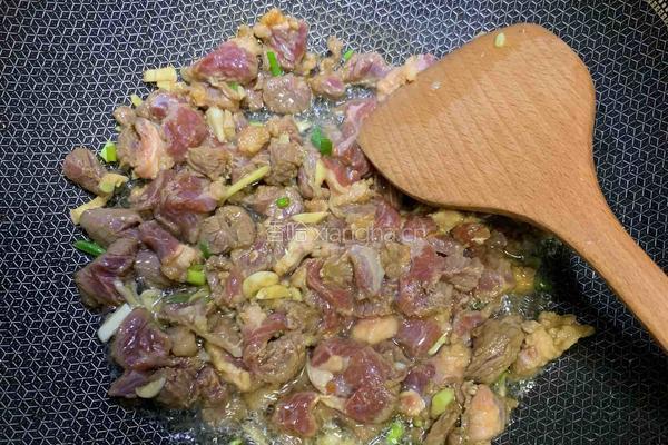 芹菜炒牛肉的做法图解3
