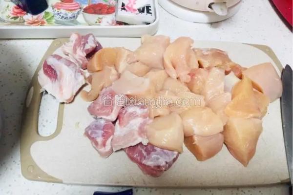 脆皮炸鸡肉和猪肉小肠的做法图解9