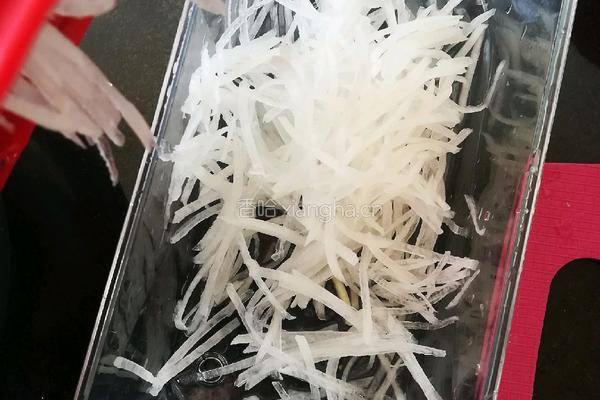 酱香萝卜丝的做法图解1