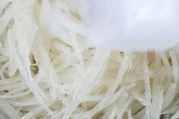 酱香萝卜丝的做法图解2