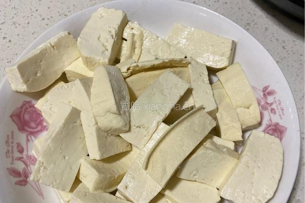 大葱炒豆腐的做法图解1