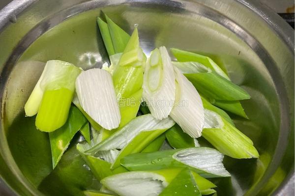 大葱炒豆腐的做法图解2