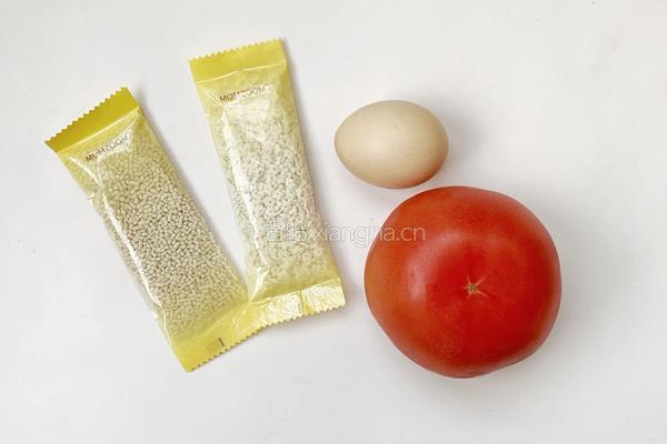 8个月以上宝宝辅食：茄汁小花粒粒面的做法图解1
