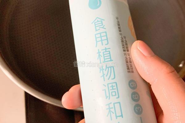 8个月以上宝宝辅食:茄汁小花粒粒面的做法图解6