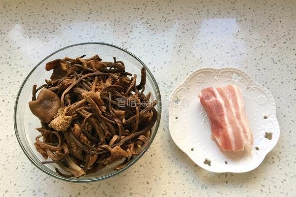 茶树菇炒五花肉的做法图解2