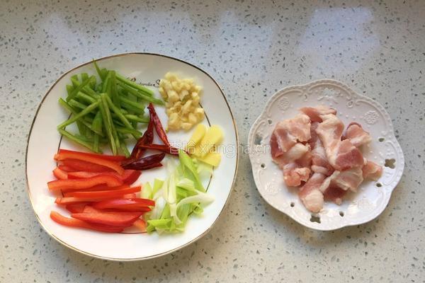 茶树菇炒五花肉的做法图解3