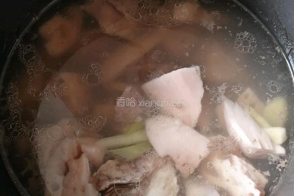 莲藕排骨汤的做法图解5