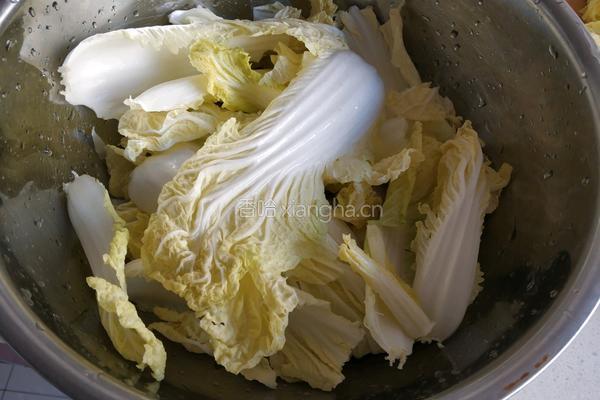 娃娃菜炖冻豆腐的做法图解1