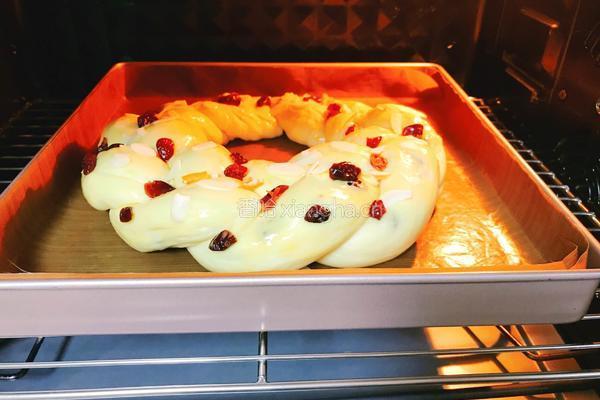 冬季—圣诞花环面包的做法图解19
