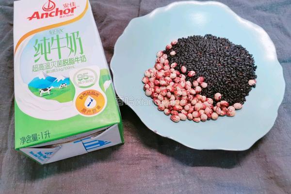 紫米牛奶羹的做法图解1