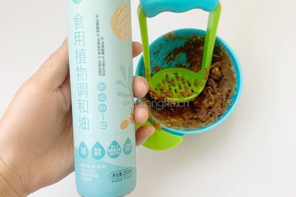 7个月加宝宝辅食：蛋黄双薯球的做法图解3