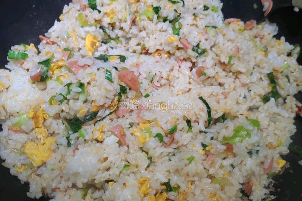 酱油炒饭的做法图解2